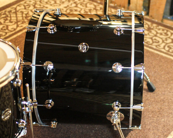 DW Performance Piano Black Lacquer 5pc Drum Set - 18x22, 8x10, 9x12, 12x14, 14x16
