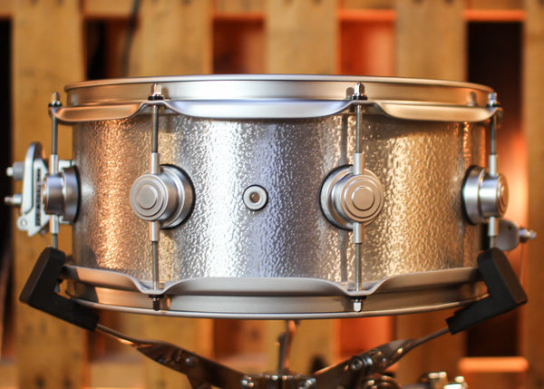 DW 5.5x13 Collector's 3mm Wrinkle Coat Aluminum Snare Drum w/ Satin Chrome Hardware