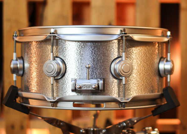 DW 5.5x13 Collector's 3mm Wrinkle Coat Aluminum Snare Drum w/ Satin Chrome Hardware