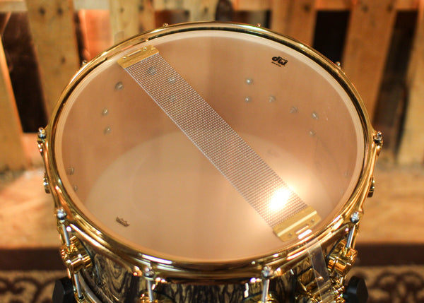 DW 7x14 Collector's Maple VLT Natural Lacquer over Royal Ebony Snare Drum - SO#1410010
