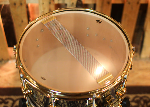 DW 7x14 Collector's Maple VLT Natural Lacquer over Royal Ebony Snare Drum - SO#1410010