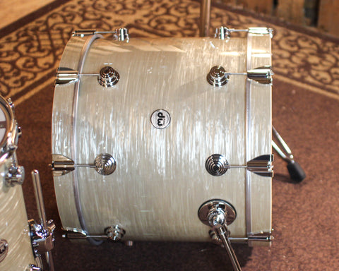DW Collector's Maple Mahogany Creme Oyster Drum Set - 20,10,12,14 - SO#1434607