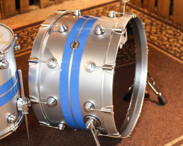 DW Collector's Maple SSC Silver Metallic w/ Honolulu Blue Rally Stripe Drum Set - 24,13,16,14sn - SO#1414967