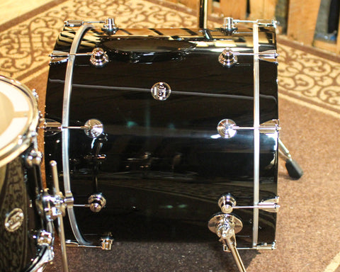 DW Performance Piano Black Lacquer 6pc Drum Set - 18x22, 7x8, 8x10, 9x12, 12x14, 14x16