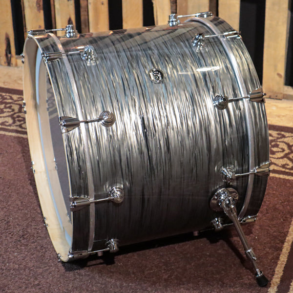 DW Performance Pewter Oyster Bass Drum - 18x24
