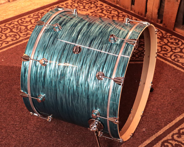 DW Performance Turquoise Oyster Bass Drum - 18x24