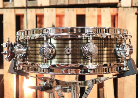 DW 4x14 Collector's Ribbed Brass over Steel Snare Drum - DRVR0414SBC