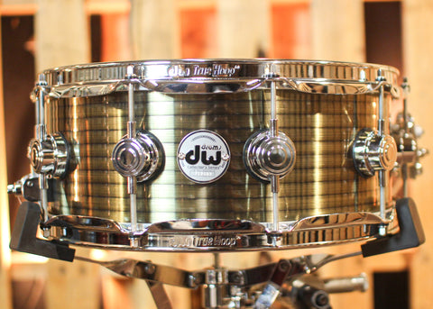DW 5.5x14 Collector's Ribbed Brass over Steel Snare Drum - DRVR5514SBC