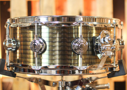 DW 5.5x14 Collector's Ribbed Brass over Steel Snare Drum - DRVR5514SBC