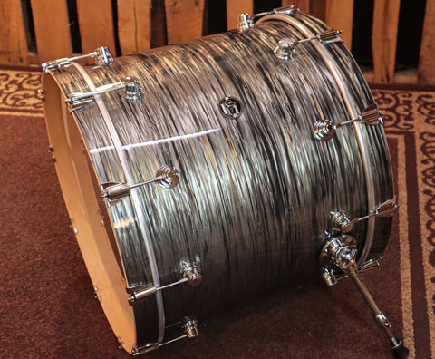 DW Performance Pewter Oyster Bass Drum - 18x22