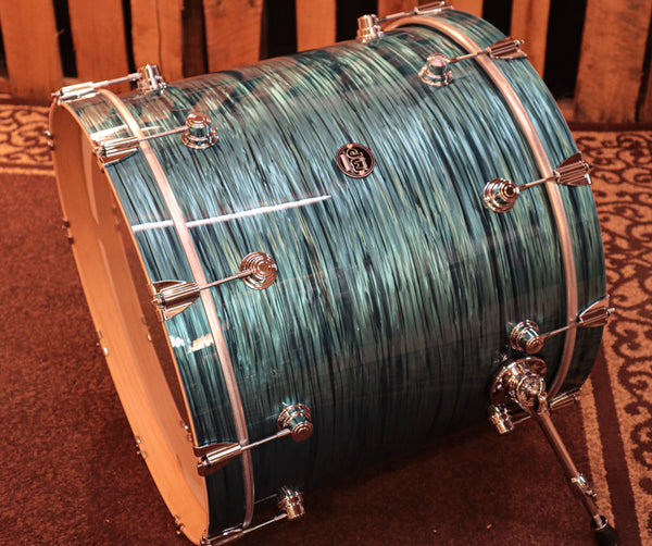 DW Performance Turquoise Oyster Bass Drum - 18x22